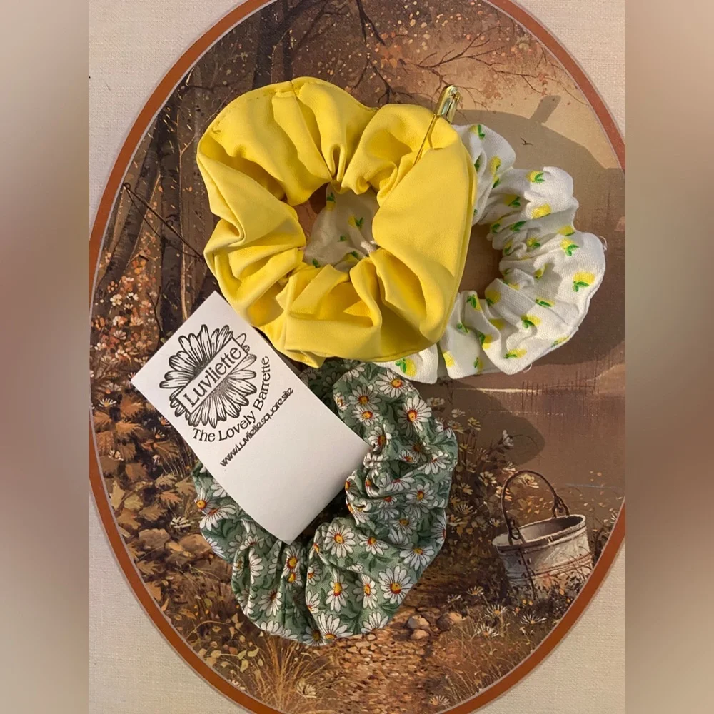 🌻NWT ALL 3 pcs. Chunky Hair Scrunches/Ponytails- 2 Flowery🌸1 Solid Yellow🌿BOP - Picture 7 of 16